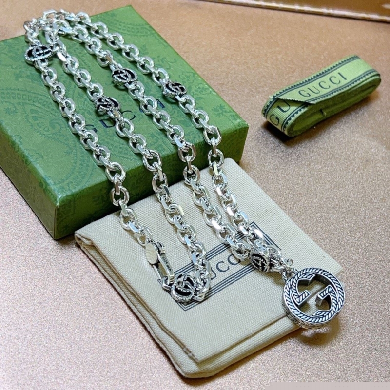 G*u*i necklaces